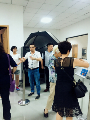 國(guó)家商務(wù)部對(duì)外援建設(shè)備材料入庫(kù)專家組蒞臨鴻雁電器，考察照明電器及配套設(shè)備